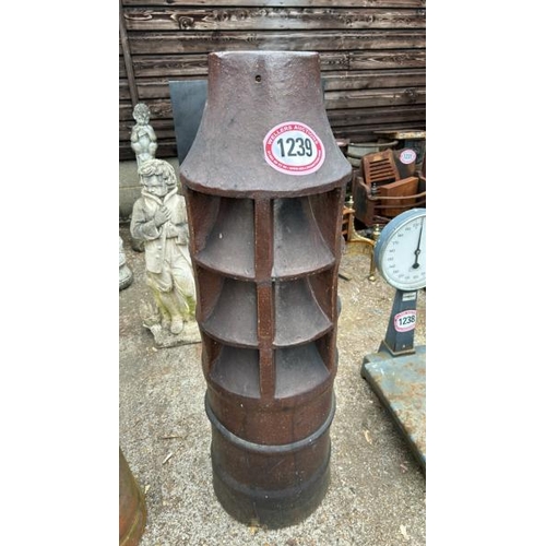 1239 - A VENTED SALT GLAZED CHIMNEY POT, 106CM (H) / ALL LOTS ARE LOCATED IN SL0 9LG, REGRETFULLY WE DO NOT... 