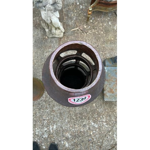 1239 - A VENTED SALT GLAZED CHIMNEY POT, 106CM (H) / ALL LOTS ARE LOCATED IN SL0 9LG, REGRETFULLY WE DO NOT... 