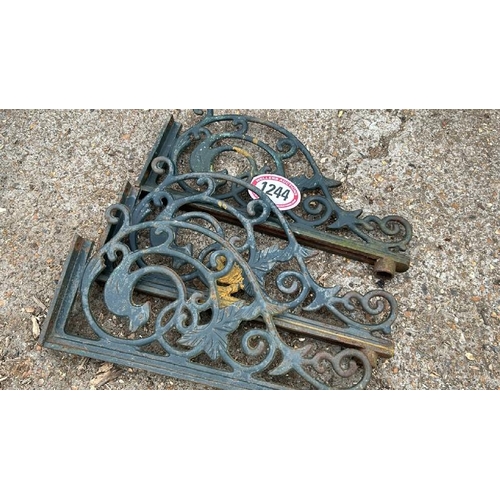 1244 - THREE MATCHING WROUGHT IRON RIGHT ANGLED BRACKETS, 27CM (H) X 54CM (L) / ALL LOTS ARE LOCATED IN SL0... 