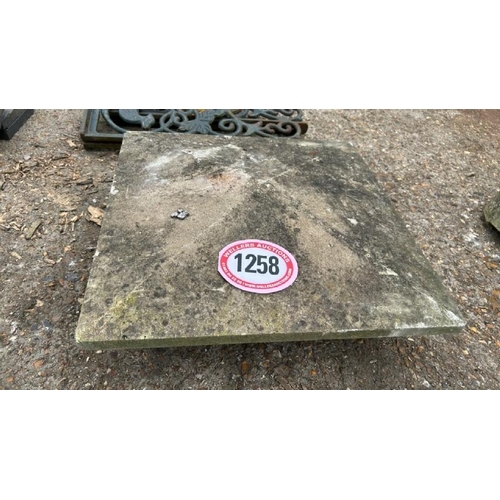 1258 - A RECONSTITUTED STONE PIER CAP IN PYRAMID FORM, 15CM (H) X 48CM SQUARED / ALL LOTS ARE LOCATED IN SL... 