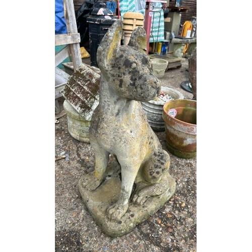 1272 - A RECONSTITUTED STONE STATUE OF A SITTING DOG, 92CM (H), HAS BEEN HISTORICALLY REPAIRED / ALL LOTS A... 