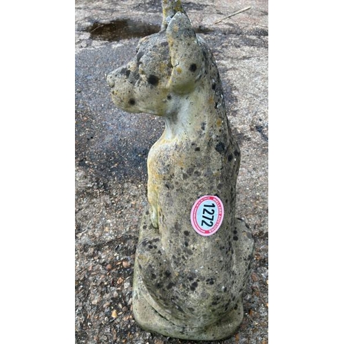 1272 - A RECONSTITUTED STONE STATUE OF A SITTING DOG, 92CM (H), HAS BEEN HISTORICALLY REPAIRED / ALL LOTS A... 