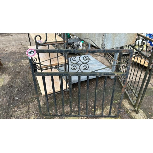 1275 - A SINGLE CAST AND WROUGHT IRON GATE SECTION, 103CM (H) X 107CM (W)  / ALL LOTS ARE LOCATED IN SL0 9L... 