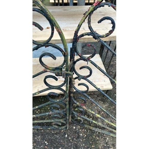 1277 - A PAIR OF PAINTED WROUGHT IRON GATES, 91.5CM (H) X 116CM (W) / ALL LOTS ARE LOCATED IN SL0 9LG, REGR... 