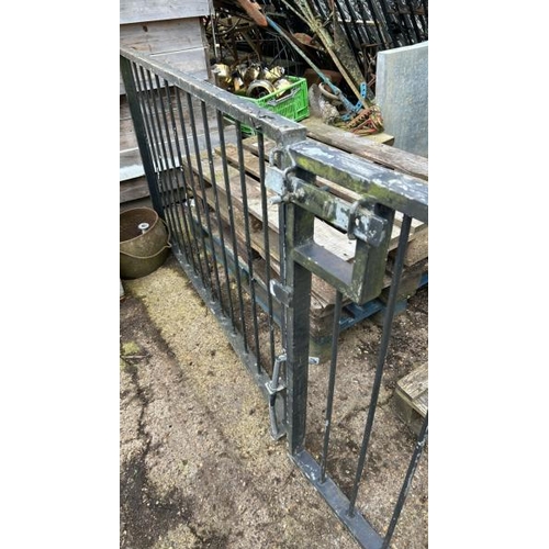 1278 - A SINGLE METAL GARDEN GATE, 89CM (H) X 85.5CM (W) / ALL LOTS ARE LOCATED IN SL0 9LG, REGRETFULLY WE ... 