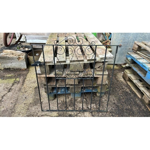 1279 - THREE PAINTED GALVANISED GATE SECTIONS, TWO LONGEST SECTIONS 95CM (H) X 152.5CM (W), SMALLEST 116CM ... 