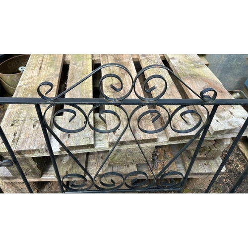 1279 - THREE PAINTED GALVANISED GATE SECTIONS, TWO LONGEST SECTIONS 95CM (H) X 152.5CM (W), SMALLEST 116CM ... 