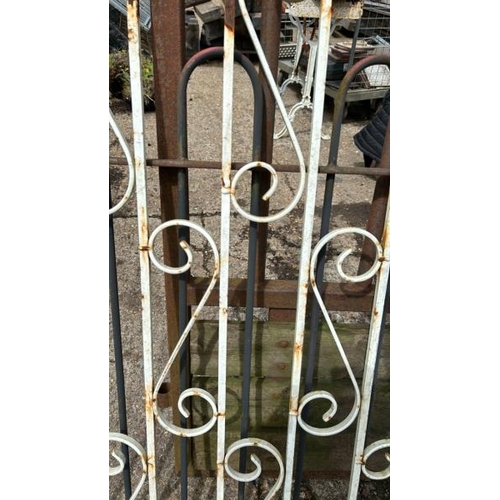 1287 - A SINGLE CAST AND WROUGHT IRON GATE SECTION, 111.5CM (H) X 65CM (W) / ALL LOTS ARE LOCATED IN SL0 9L... 