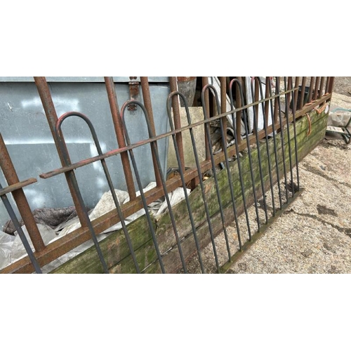 1288 - A PAIR OF PARK RAILINGS, 94.5CM (H) X 181CM (W) / ALL LOTS ARE LOCATED IN SL0 9LG, REGRETFULLY WE DO... 