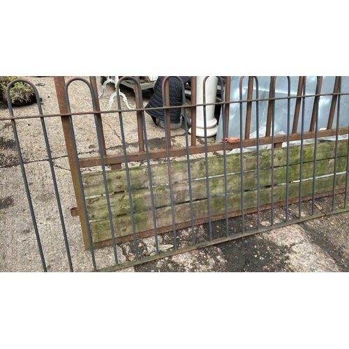 1288 - A PAIR OF PARK RAILINGS, 94.5CM (H) X 181CM (W) / ALL LOTS ARE LOCATED IN SL0 9LG, REGRETFULLY WE DO... 