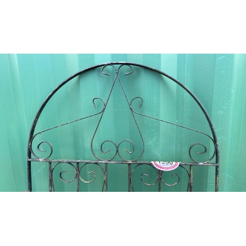 1290 - A CAST AND WROUGHT IRON GARDEN GATE, 178CM (H) X 80CM (W) / ALL LOTS ARE LOCATED IN SL0 9LG, REGRETF... 