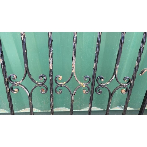 1291 - AN ORNATE WROUGHT IRON GATE, 172CM (H) X 84CM (W) / ALL LOTS ARE LOCATED IN SL0 9LG, REGRETFULLY WE ... 