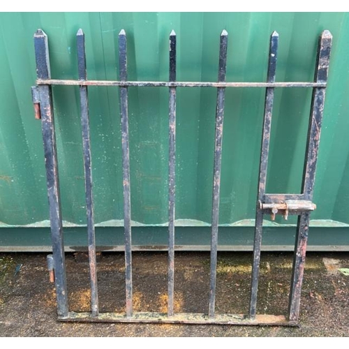 1292 - A SINGLE CAST IRON RAILING SECTION, 103CM (H) X 89CM (W) / ALL LOTS ARE LOCATED IN SL0 9LG, REGRETFU... 