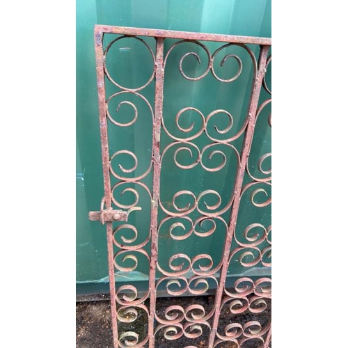 1293 - A CAST AND WROUGHT IRON GATE SECTION, 116CM (H) X 122CM (W) / ALL LOTS ARE LOCATED IN SL0 9LG, REGRE... 