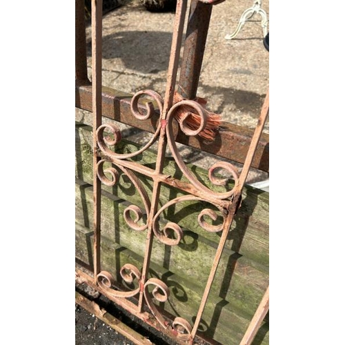 1295 - A PAIR OF CAST AND WROUGHT IRON GATES, 107CM (H) X 117CM (W) / ALL LOTS ARE LOCATED IN SL0 9LG, REGR... 