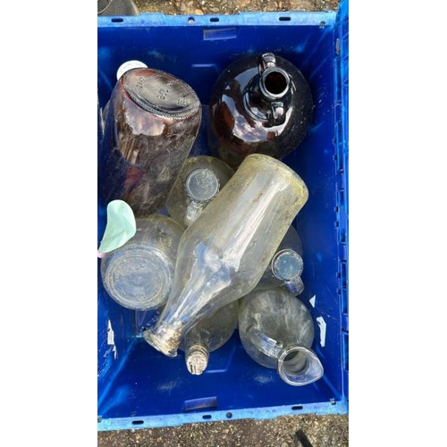 1299 - ASSORTED GLASS BOTTLES / ALL LOTS ARE LOCATED IN SL0 9LG, REGRETFULLY WE DO NOT OFFER SHIPPING, BUYE... 