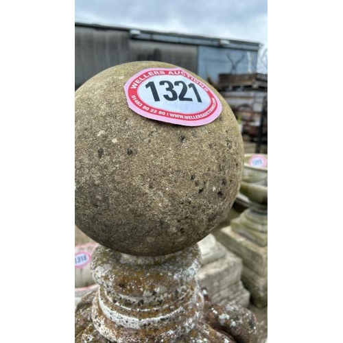 1321 - A RECONSTITUTED STONE FOUNTAIN BASE WITH NON MATCHING BALL TOP, 105CM (H) / ALL LOTS ARE LOCATED IN ... 