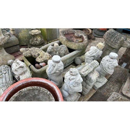 1334 - A PALLET OF ASSORTED RECONSTITUTED STONE GARDEN FEATURES INCL. ORNAMENTS, BIRDBATH TOPS AND PLANTERS... 