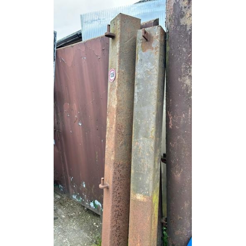 1336 - TWO CAST IRON GATE POSTS, 194CM (H) / ALL LOTS ARE LOCATED IN SL0 9LG, REGRETFULLY WE DO NOT OFFER S... 