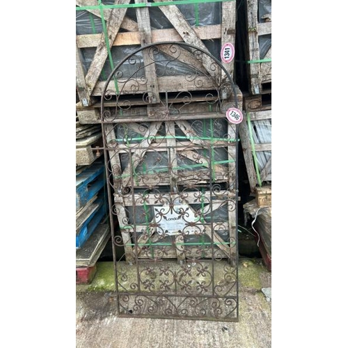 1346 - A CAST AND WROUGHT IRON GARDEN GATE, 182CM (H) X 86CM (W) / ALL LOTS ARE LOCATED IN SL0 9LG, REGRETF... 