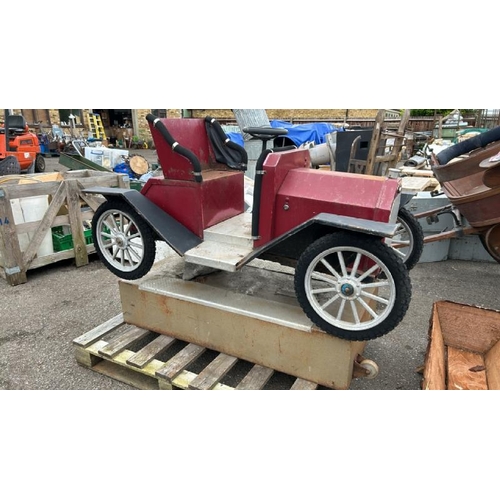 1367 - A VINTAGE ELECTRIC CHILDRENS CAR RIDE / ALL LOTS ARE LOCATED IN SL0 9LG, REGRETFULLY WE DO NOT OFFER... 