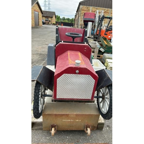 1367 - A VINTAGE ELECTRIC CHILDRENS CAR RIDE / ALL LOTS ARE LOCATED IN SL0 9LG, REGRETFULLY WE DO NOT OFFER... 