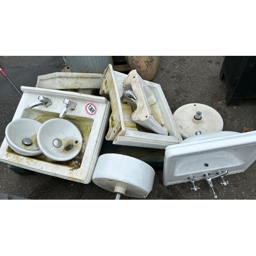 1369 - A PALLET OF ASSORTED SANITARYWARE / ALL LOTS ARE LOCATED IN SL0 9LG, REGRETFULLY WE DO NOT OFFER SHI... 