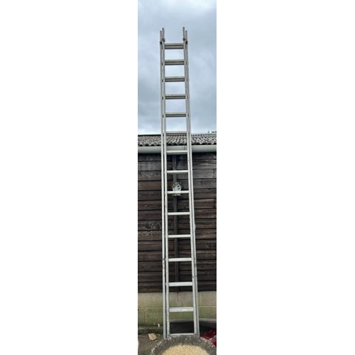 1376 - A LONG EXTENDING ALUMINIUM LADDER / ALL LOTS ARE LOCATED IN SL0 9LG, REGRETFULLY WE DO NOT OFFER SHI... 