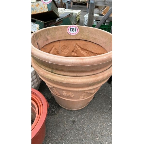 1381 - A LARGE QUANTITY OF ASSORTED RESIN AND TERRACOTTA POTS / ALL LOTS ARE LOCATED IN SL0 9LG, REGRETFULL... 