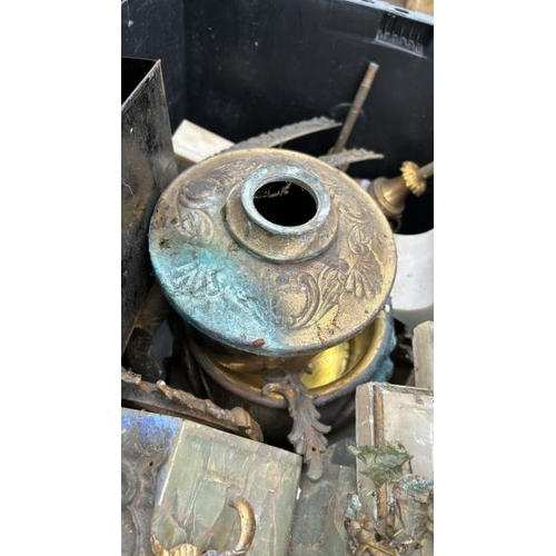 1382 - A QUANTITY OF SMALL ANTIQUES INCL. ALABASTER CLOCK COMPONENTS, GLASSWARE AND MORE / ALL LOTS ARE LOC... 