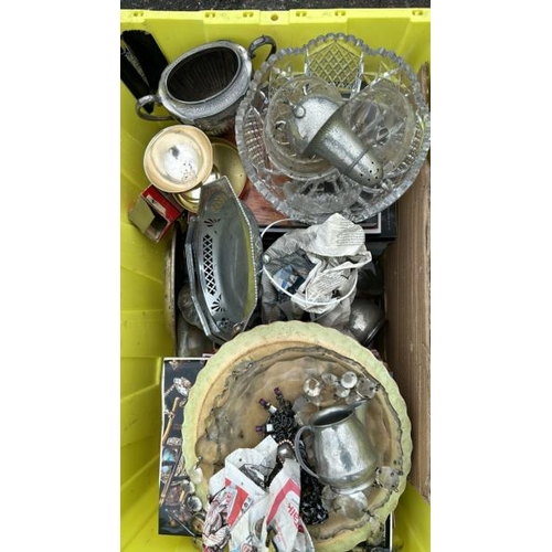 1382 - A QUANTITY OF SMALL ANTIQUES INCL. ALABASTER CLOCK COMPONENTS, GLASSWARE AND MORE / ALL LOTS ARE LOC... 