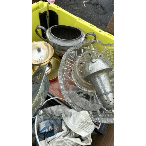 1382 - A QUANTITY OF SMALL ANTIQUES INCL. ALABASTER CLOCK COMPONENTS, GLASSWARE AND MORE / ALL LOTS ARE LOC... 