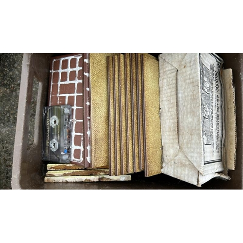 1382 - A QUANTITY OF SMALL ANTIQUES INCL. ALABASTER CLOCK COMPONENTS, GLASSWARE AND MORE / ALL LOTS ARE LOC... 