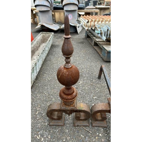 1386 - A PAIR OF ORNATE CAST IRON FIRE DOGS, 60CM (H) X 51CM (L) / ALL LOTS ARE LOCATED IN SL0 9LG, REGRETF... 