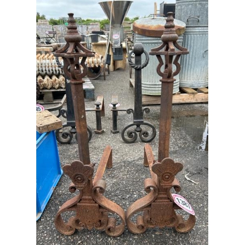 1387 - A PAIR OF ORNATE CAST IRON FIRE DOGS, 70CM (H) X 54CM (L) / ALL LOTS ARE LOCATED IN SL0 9LG, REGRETF... 