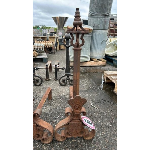 1387 - A PAIR OF ORNATE CAST IRON FIRE DOGS, 70CM (H) X 54CM (L) / ALL LOTS ARE LOCATED IN SL0 9LG, REGRETF... 
