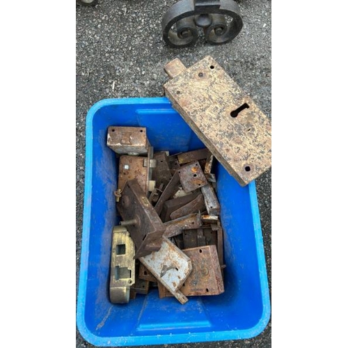 1388 - A QUANTITY OF VINTAGE DOOR LOCKS / ALL LOTS ARE LOCATED IN SL0 9LG, REGRETFULLY WE DO NOT OFFER SHIP... 