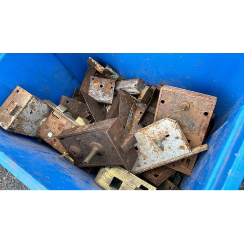 1388 - A QUANTITY OF VINTAGE DOOR LOCKS / ALL LOTS ARE LOCATED IN SL0 9LG, REGRETFULLY WE DO NOT OFFER SHIP... 