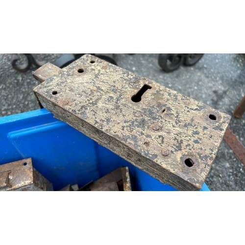 1388 - A QUANTITY OF VINTAGE DOOR LOCKS / ALL LOTS ARE LOCATED IN SL0 9LG, REGRETFULLY WE DO NOT OFFER SHIP... 