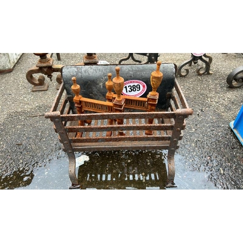 1389 - A CAST IRON LOG STORE, 36CM (H) X 43CM (W) X 37CM (H) / ALL LOTS ARE LOCATED IN SL0 9LG, REGRETFULLY... 