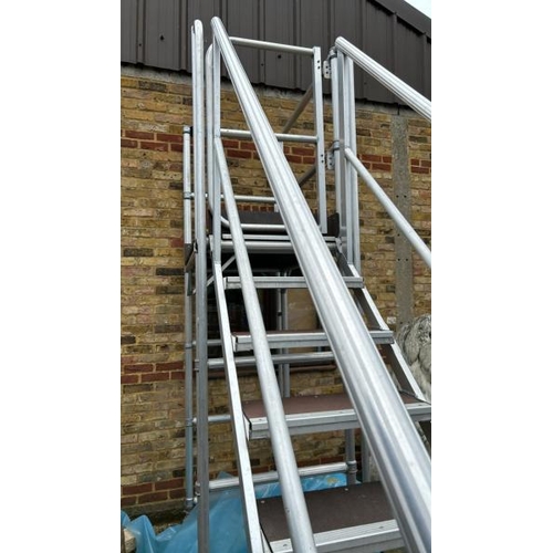 1390 - A MOBILE ALUMINIUM PLATFORM, 320CM (L) X 310CM (H) / ALL LOTS ARE LOCATED IN SL0 9LG, REGRETFULLY WE... 
