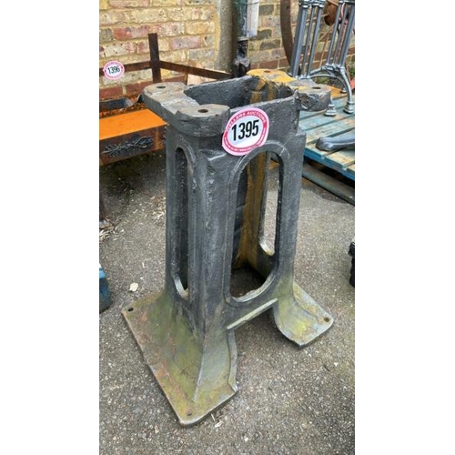 1395 - A HEAVY CAST IRON STAND, 70CM (H) / ALL LOTS ARE LOCATED IN SL0 9LG, REGRETFULLY WE DO NOT OFFER SHI... 