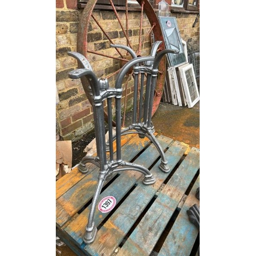 1397 - A PAIR OF PAINTED CAST IRON TABLE BASES, 72CM (H) / ALL LOTS ARE LOCATED IN SL0 9LG, REGRETFULLY WE ... 