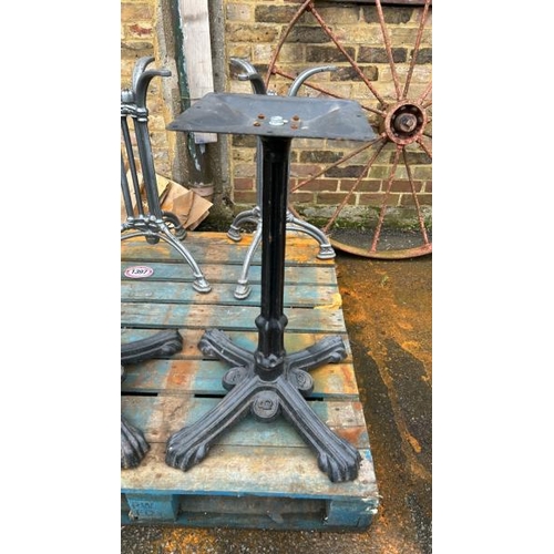1398 - A PAIR OF CAST IRON TABLE BASES, 73CM (H) / ALL LOTS ARE LOCATED IN SL0 9LG, REGRETFULLY WE DO NOT O... 