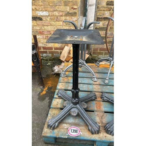 1398 - A PAIR OF CAST IRON TABLE BASES, 73CM (H) / ALL LOTS ARE LOCATED IN SL0 9LG, REGRETFULLY WE DO NOT O... 