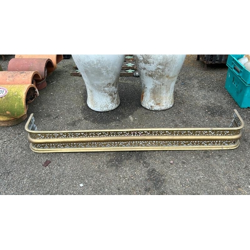 1403 - A BRASS FENDER, 131CM (H) / ALL LOTS ARE LOCATED IN SL0 9LG, REGRETFULLY WE DO NOT OFFER SHIPPING, B... 