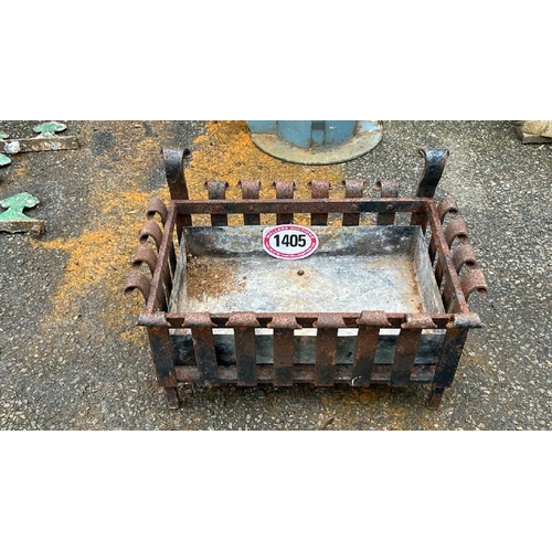 1405 - A CAST IRON FIRE GRATE/LOG STORE, 32CM (H) X 52CM (W) X 33CM (D) / ALL LOTS ARE LOCATED IN SL0 9LG, ... 