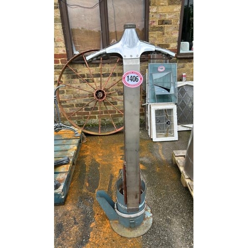 1406 - A MECHANICAL DRESS MAKERS STAND, 144CM (H) / ALL LOTS ARE LOCATED IN SL0 9LG, REGRETFULLY WE DO NOT ... 