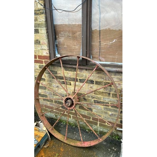 1407 - A LARGE CAST IRON WHEEL, 125CM (DIA) X 10CM THICK / ALL LOTS ARE LOCATED IN SL0 9LG, REGRETFULLY WE ... 