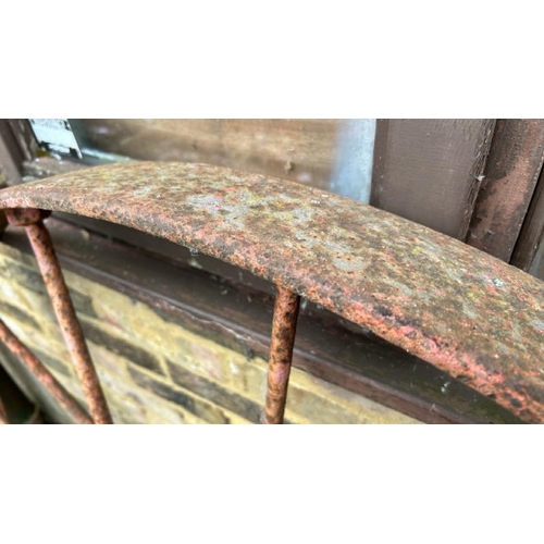 1407 - A LARGE CAST IRON WHEEL, 125CM (DIA) X 10CM THICK / ALL LOTS ARE LOCATED IN SL0 9LG, REGRETFULLY WE ... 